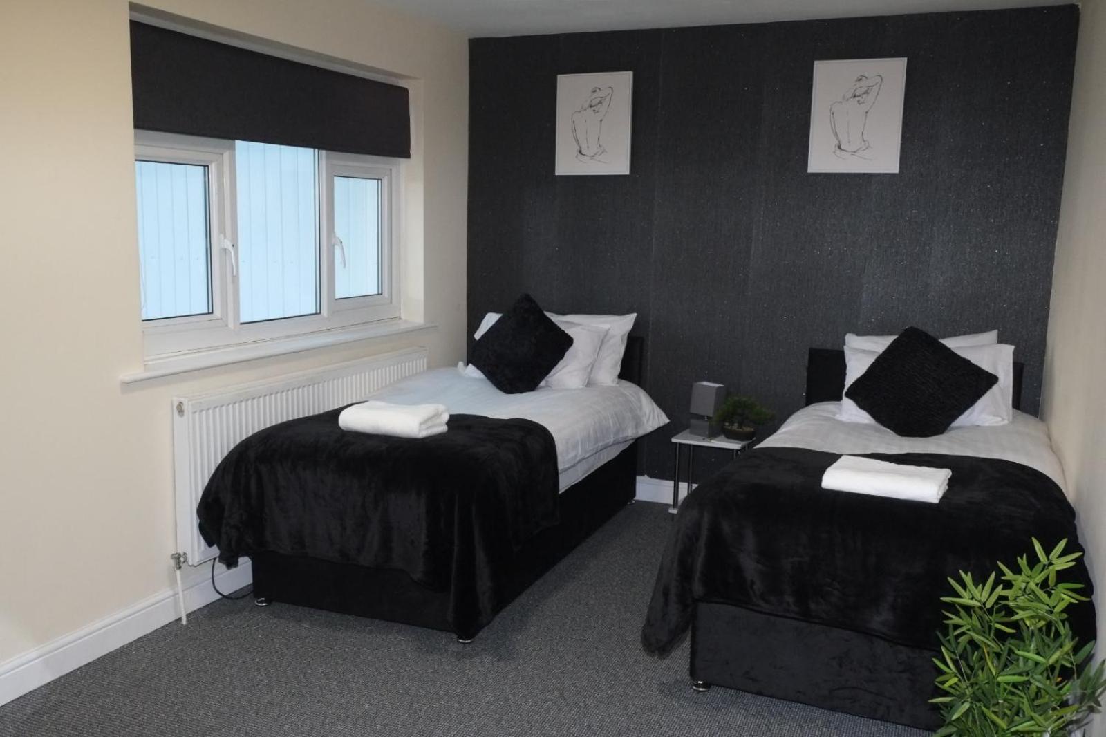 Lausory King Bed Living Your Luxe Home Away Nottingham Luaran gambar